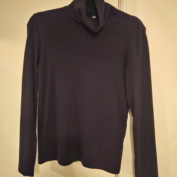 Uniqlo Heattech Turtleneck - Picture 6 of 6